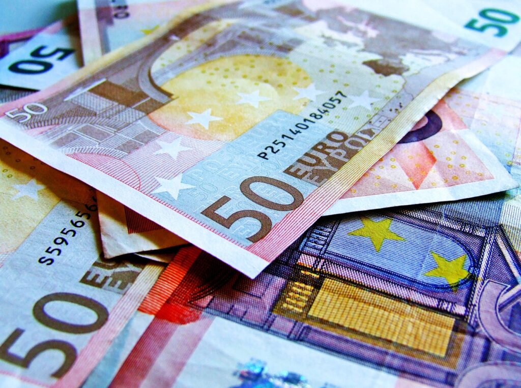 Wat u moet weten over geld lenen: rente, kredietverstrekkers en de verschillen tussen persoonlijke leningen en doorlopend kre